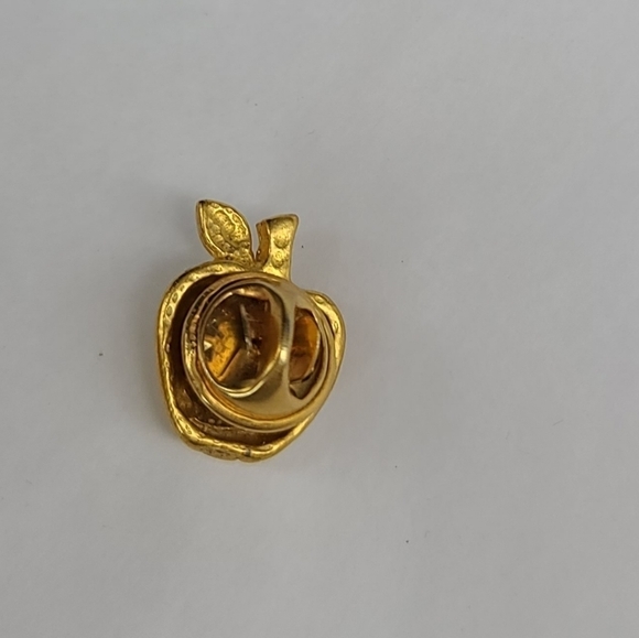 Tiny gold Tone apple pin - Picture 2 of 2